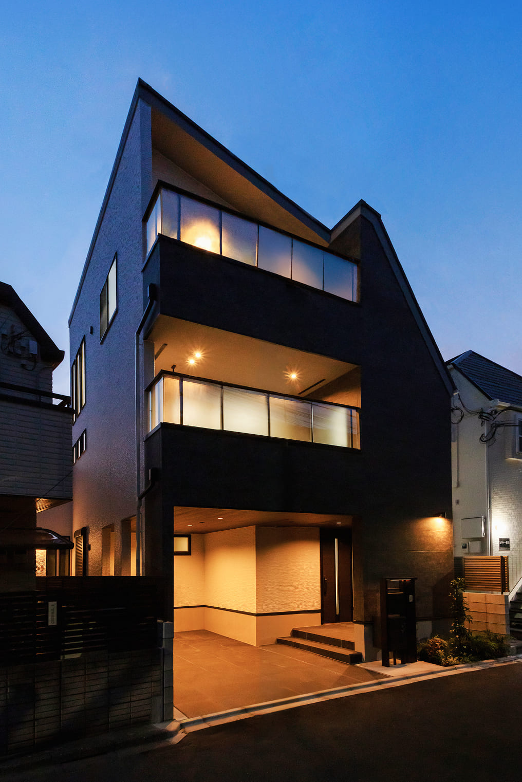 素材と照明にこだわったホテルの様な設え